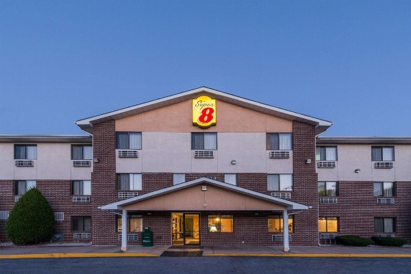 Super 8 by Wyndham Front Royal image 2
