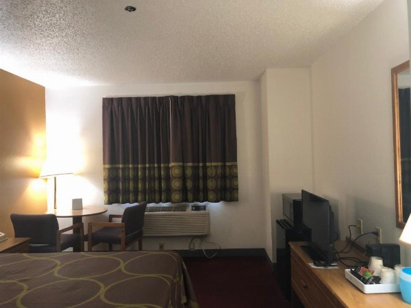 Super 8 by Wyndham Front Royal image 21