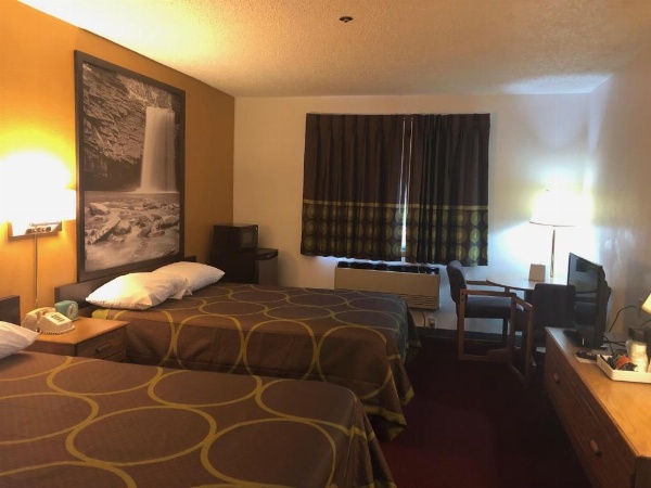 Super 8 by Wyndham Front Royal image 23
