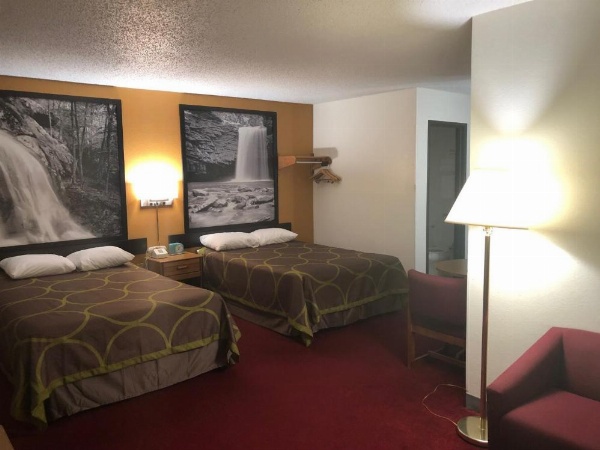 Super 8 by Wyndham Front Royal image 25