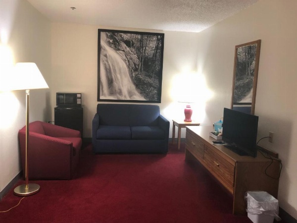 Super 8 by Wyndham Front Royal image 26