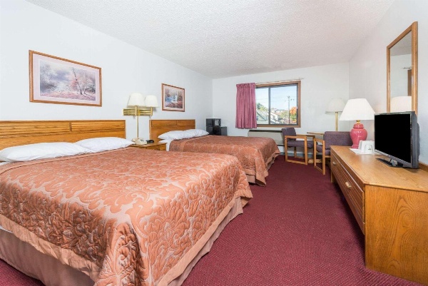 Super 8 by Wyndham Front Royal image 4