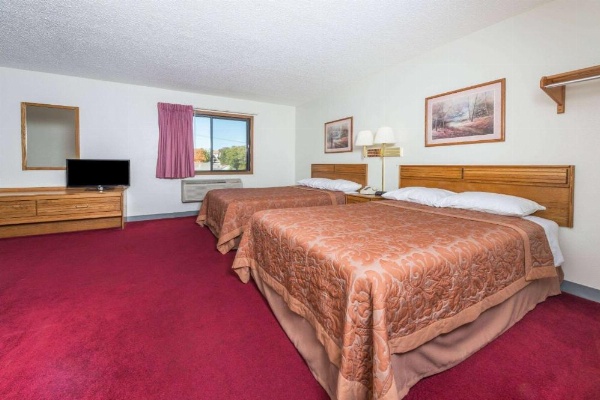 Super 8 by Wyndham Front Royal image 8